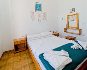 A bed or beds in a room at Dolphins