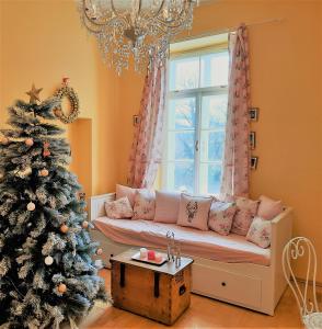 a living room with a christmas tree and a couch at Sisi-Schloss Rudolfsvilla - Appartement Gisela in Reichenau