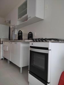 A cozinha ou kitchenette de Apartamento confortavel Centro de Teresopolis. NOVO