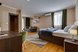 Cama ou camas em um quarto em Hotel Sky