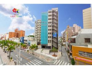 uma representação de uma rua urbana com edifícios em HOTEL LANTANA Naha Kokusai Street - Vacation STAY 65213v em Naha