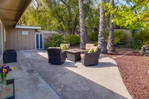 Κήπος έξω από το Fallbrook Home with Mountain Views Close to Hiking!