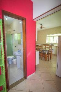 ห้องน้ำของ Casa em Ubatuba na Praia Grande para Temporada ALUGO SOMENTE PARA FAMÍLIA!!!
