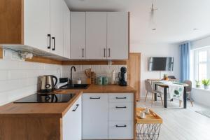 Kuchyň nebo kuchyňský kout v ubytování Apartament Ratuszowy - Przytulny, w ścisłym Centrum - Space Apart