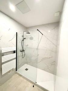 Kúpeľňa v ubytovaní Appartement moderne + Parking à 50m de la mer