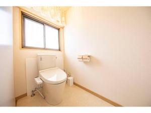 a small bathroom with a toilet with a window at Dan Hiyori - Vacation STAY 08978v in Ebino