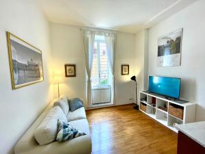 a living room with a couch and a television at Sant’Onofrio - Trastevere Vatican apartment Roma in Rome