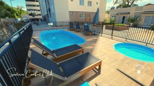 O vedere a piscinei de la sau din apropiere de Apartamento Santorini Comfort Club, Balneário Piçarras SC