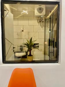 Morak homes - Smart luxury 4-bed with private swimming pool, PS5, snooker, mini gym in reserved secured estate 욕실
