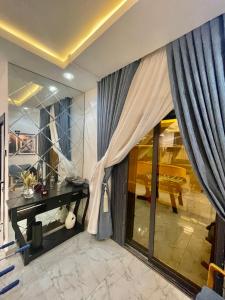 Morak homes - Smart luxury 4-bed with private swimming pool, PS5, snooker, mini gym in reserved secured estate 휴식 공간