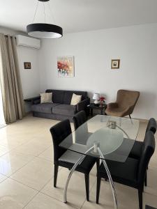 O zonă de relaxare la Spinola Bay - St Julians near beach Prime location