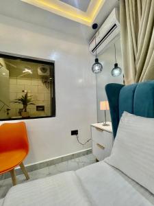 Morak homes - Smart luxury 4-bed with private swimming pool, PS5, snooker, mini gym in reserved secured estate 객실 침대