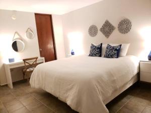 Cama ou camas em um quarto em 1st Level Unit Steps to Beach- Cold Air Conditioner at Poza del Mar Luquillo