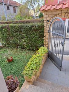Vonkajšia záhrada v ubytovaní Apartment Penić