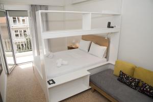 Postel nebo postele na pokoji v ubytování Syntagma View Apartment