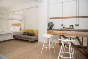 Postel nebo postele na pokoji v ubytování Syntagma View Apartment