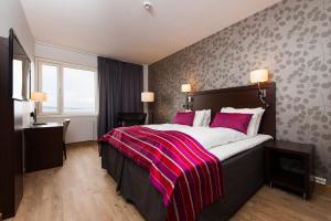 Rúm í herbergi á Thon Partner Hotel Victoria Hamar