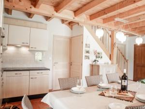 a kitchen and dining room with a table and chairs at Le Lac Bleu nr 33 in Lacapelle-Marival