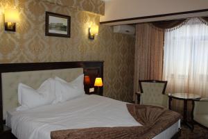 Postel nebo postele na pokoji v ubytování Grand Hotel Orient Braila