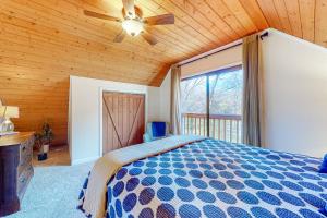 a bedroom with a bed and a ceiling fan at Creekside Cottage in Blairsville +32 photos