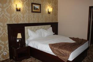 Postel nebo postele na pokoji v ubytování Grand Hotel Orient Braila