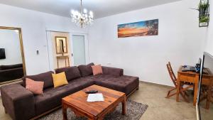 Televiisor ja/või meelelahutuskeskus majutusasutuses Family-friendly apartments with swimming pool Sabunike, Zadar - 20179