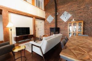 a living room with a brick wall at Jackson's Falls Country Inn in Milford