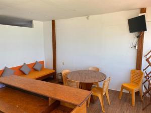 A seating area at Casa de Playa Alarcon - Huacura