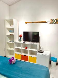 TV a/nebo společenská místnost v ubytování 1 Quarto Pra 2 Búzios + 37 fotografií