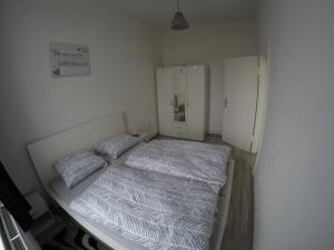 Ein Bett oder Betten in einem Zimmer der Unterkunft Clean & Central 2 Room Apartment 50m²