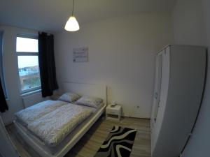 a small bedroom with a bed and a window at Clean & Central 2 Room Apartment 50m² in Hannover