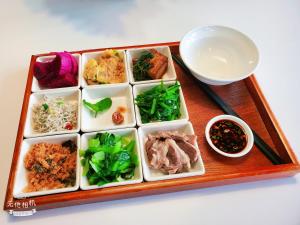 a tray with a variety of food on it at 綠寶石休閒農場 其他房型請加Line in Guilin