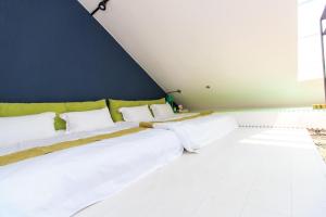 Ein Bett oder Betten in einem Zimmer der Unterkunft 綠寶石休閒農場 其他房型請加Line