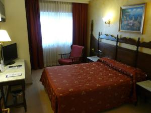 Postel nebo postele na pokoji v ubytování Hotel Reyes Catolicos