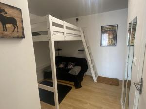 Fotografia z galérie ubytovania Appartement rénové 6 pers. proches pistes avec parking - FR-1-445-189 v destinácii Montgenèvre