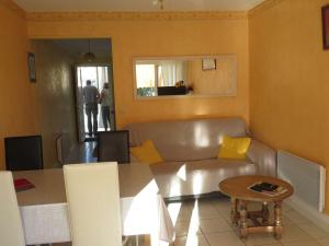 Zdjęcie z galerii obiektu T3 climatisé, traversant, 54m², 2 chambres, loggia sud-ouest, parking, cœur de la Favière. - FR-1-610-78 w mieście Bormes-les-Mimosas