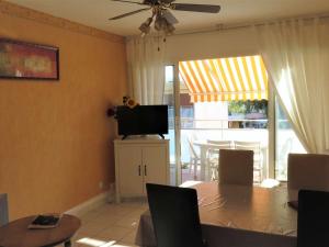 Zdjęcie z galerii obiektu T3 climatisé, traversant, 54m², 2 chambres, loggia sud-ouest, parking, cœur de la Favière. - FR-1-610-78 w mieście Bormes-les-Mimosas