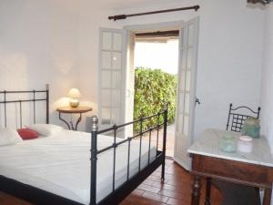 Ένα ή περισσότερα κρεβάτια σε δωμάτιο στο Maison La Croix-Valmer, 3 pièces, 4 personnes - FR-1-726-8
