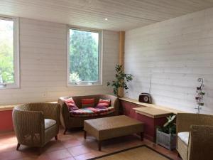 Zdjęcie z galerii obiektu Maison familiale au cœur d'une forêt centenaire avec piscine et proche du Zoo de la Flèche - FR-1-410-395 w mieście Dureil