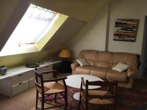 Zdjęcie z galerii obiektu Maison familiale au cœur d'une forêt centenaire avec piscine et proche du Zoo de la Flèche - FR-1-410-395 w mieście Dureil