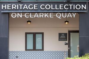 un signo que lee colección de patrimonio en el callejón Clarksozy en Heritage Collection on Clarke Quay - A Digital Hotel en Singapur