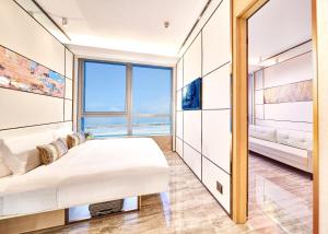 Voodi või voodid majutusasutuse Regala Skycity Hotel toas
