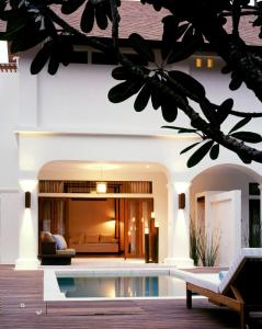 Bazén v ubytování SALA Samui Choengmon Beach Resort nebo v jeho okolí