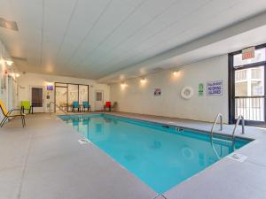 Басейн в Lazy Bears Den 2103 або поблизу