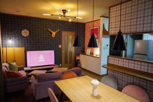 TV a/nebo společenská místnost v ubytování Living CUBE Beppu
