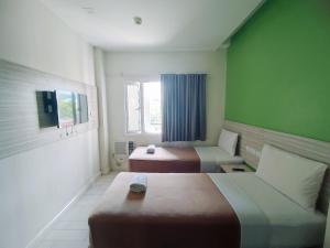 Postel nebo postele na pokoji v ubytování Westpoint Hotel
