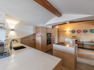 Fotografia z galérie ubytovania Appartement Neuf 6 Pers au Centre de Courchevel - WiFi & Parking - FR-1-563-132 v destinácii Courchevel