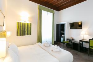 A bed or beds in a room at SuitInn19
