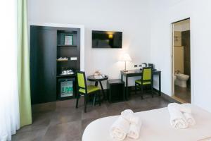 A bed or beds in a room at SuitInn19