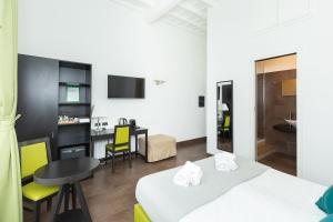 A television and/or entertainment centre at SuitInn19